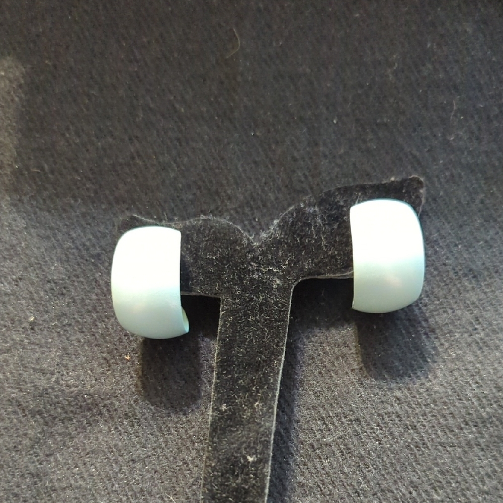 Vintage Pastel Blue Lightweight Metal Clip On Statement Earrings